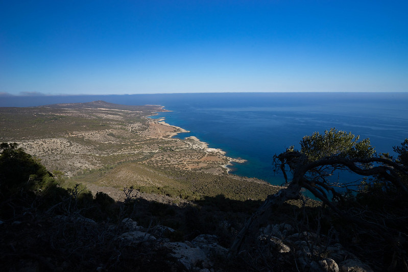 Cypr (Półwysep Akamas) | Szlak widokowy w pobliżu źródła Afrodyty, zwanego też Łaźniami Afrodyty