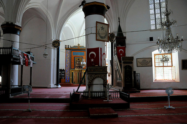 Cypr | Wnętrze meczetu Selimiye w Nikozji